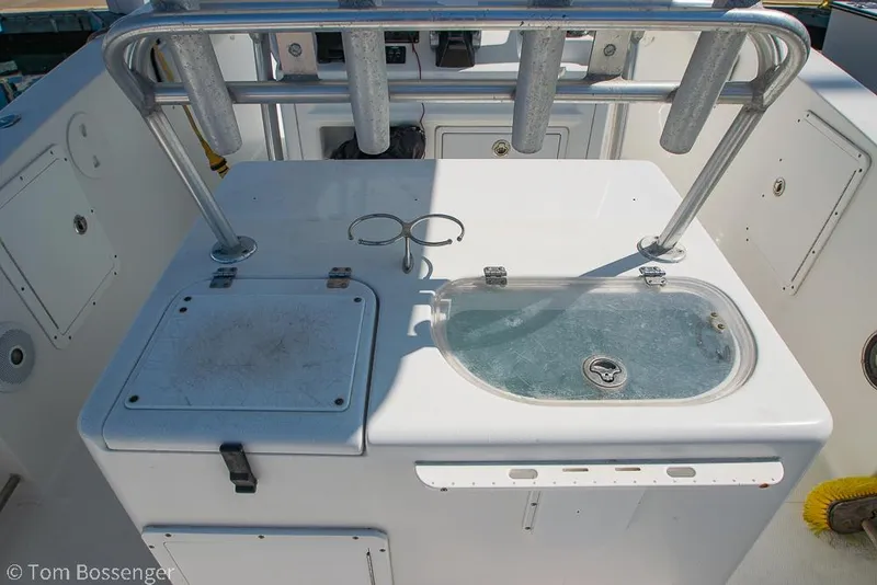 Slide: The Image of 2010 Sea Hunt Gamefish 29 boat with fishing rod holders and livewell. - 23