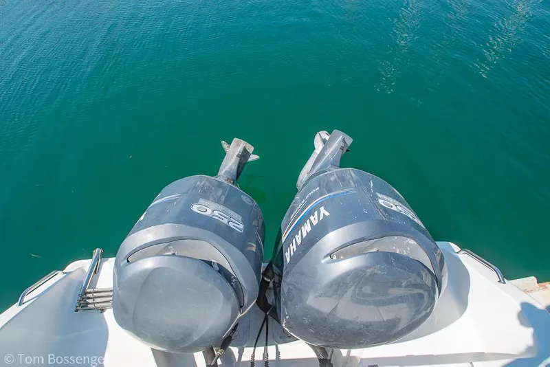 Slide: The Image of Twin Yamaha outboard motors on a 2010 Sea Hunt Gamefish 29 boat in clear water. - 32
