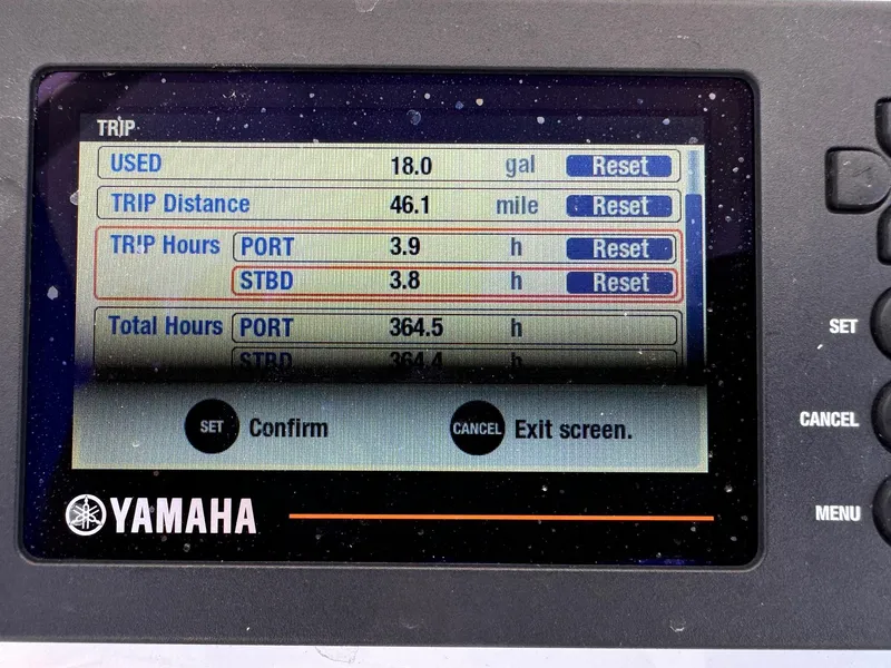 Slide: The Image of Yamaha display showing trip data for 2017 Regulator 25 CC boat. - 10