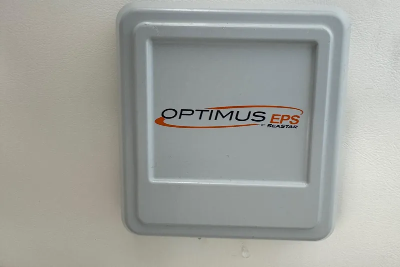 Slide: The Image of Optimus EPS by SeaStar panel on 2017 Regulator 25 CC boat. - 26