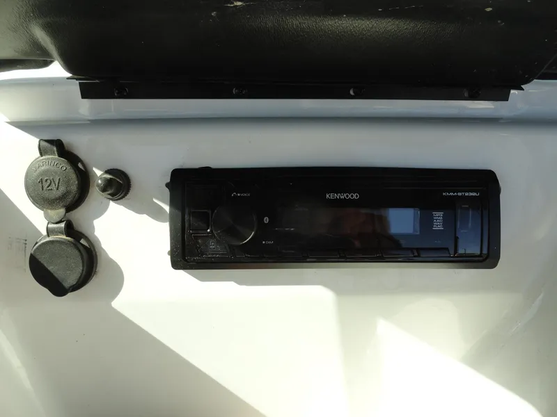 Slide: The Image of Kenwood stereo system and 12V outlet on 2017 Yamaha AR195 boat. - 15