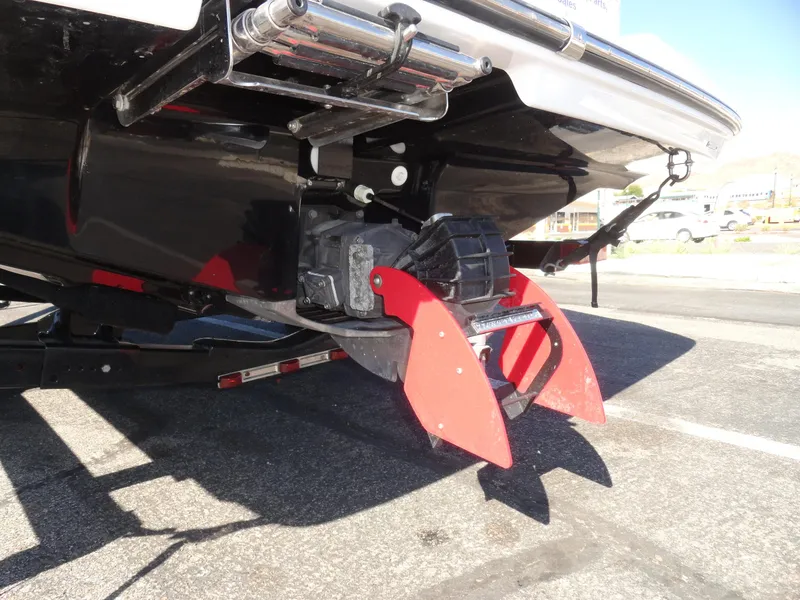 Slide: The Image of 2017 Yamaha AR195 boat stern with red rudder fins and trailer. - 24