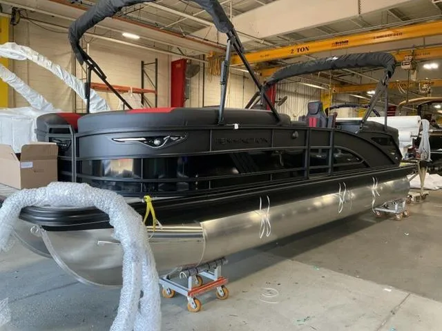 Slide: The Image of 2025 Bennington 24 MFB pontoon boat in a warehouse setting. - 10