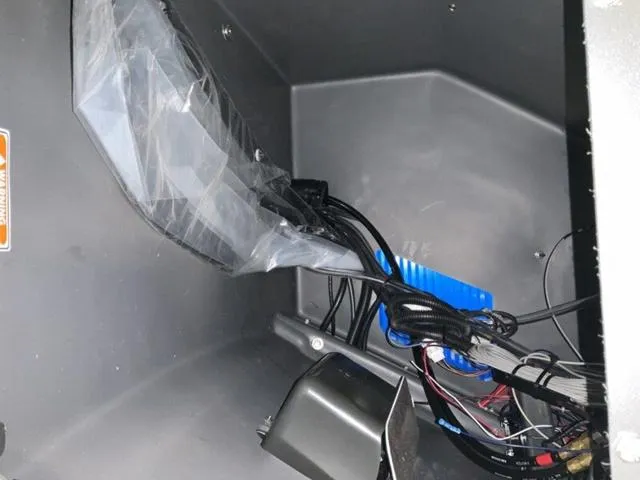 Slide: The Image of Shipping label on a cardboard box for Bennington 22SSB-SPS, 2025 model. - 17