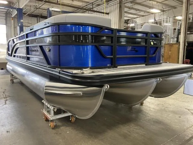 Slide: The Image of 2025 Bennington 22SSB-SPS pontoon boat with interior layout and seating design. - 4