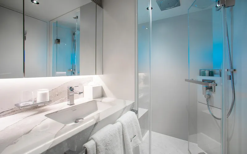 Slide: The Image of FREEDOM 110' Horizon VIP Ensuite - 12