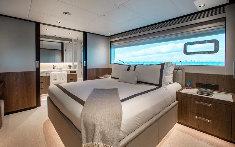 Slide: The Image of FREEDOM 110' Horizon Guest Stateroom (2)  - 15