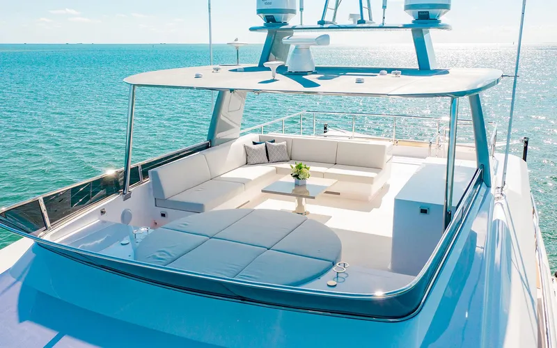 Slide: The Image of FREEDOM 110' Horizon Sundeck - 22