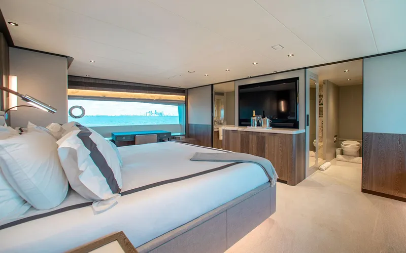 Slide: The Image of FREEDOM 110' Horizon Master Stateroom - 7
