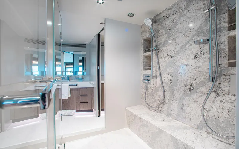 Slide: The Image of FREEDOM 110' Horizon Master Ensuite - 9