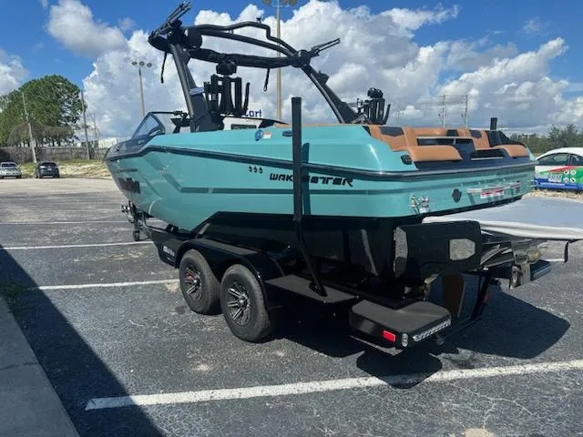 Slide: The Image of Malibu Wakesetter 22 MXZ 2025 - 3