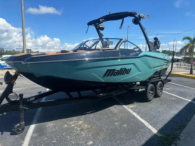 Slide: The Image of Malibu Wakesetter 22 MXZ 2025 - 4