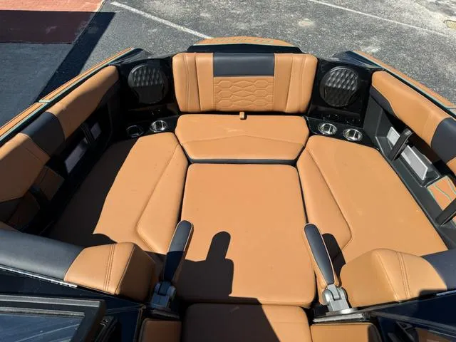 Slide: The Image of Malibu Wakesetter 22 MXZ 2025 - 6