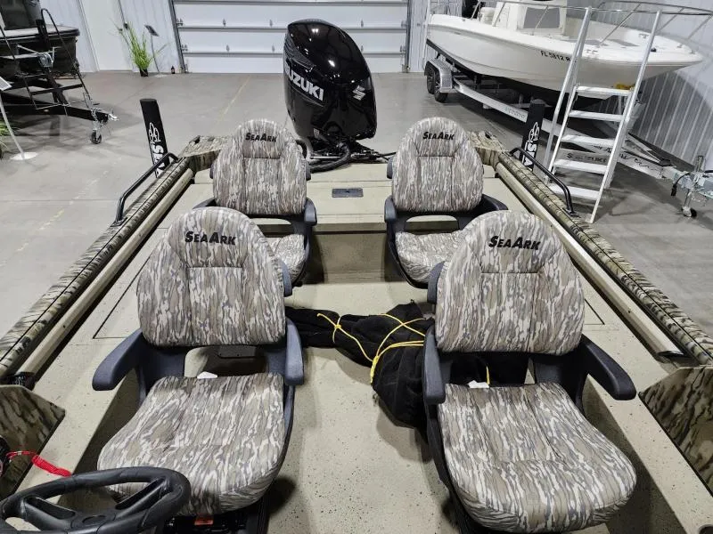 Slide: The Image of SeaArk EasyCat 2025 - 3