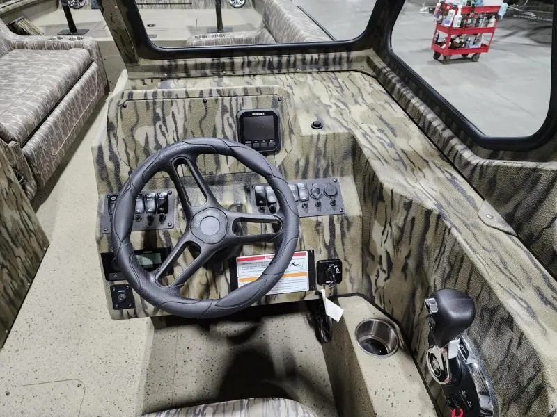 Slide: The Image of SeaArk EasyCat 2025 - 7