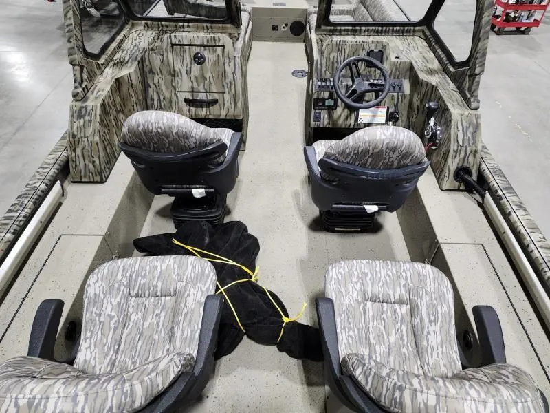 Slide: The Image of SeaArk EasyCat 2025 - 8