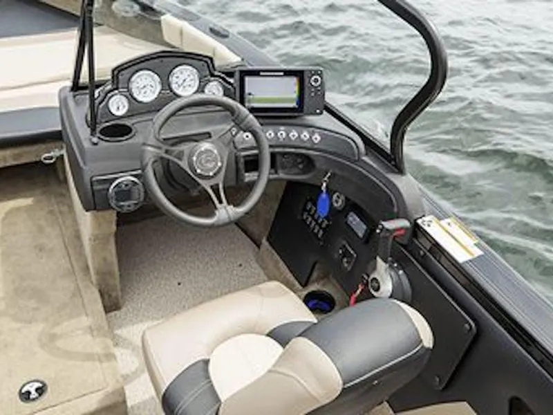 Slide: The Image of Crestliner 1850 Super Hawk JS 2025 - 50