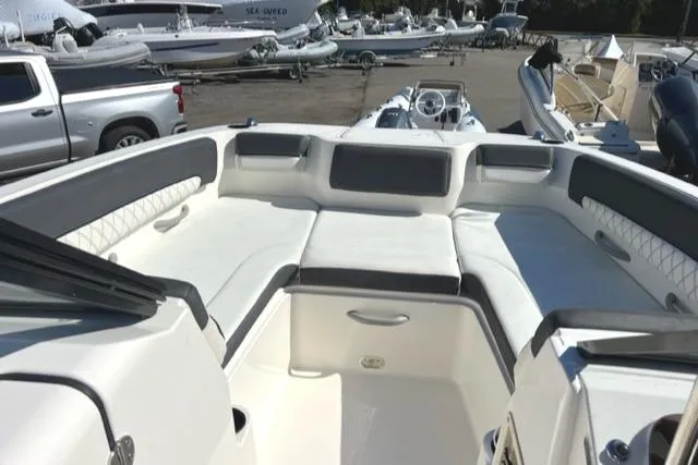 Slide: The Image of Bayliner DX 2200 2021 - 5