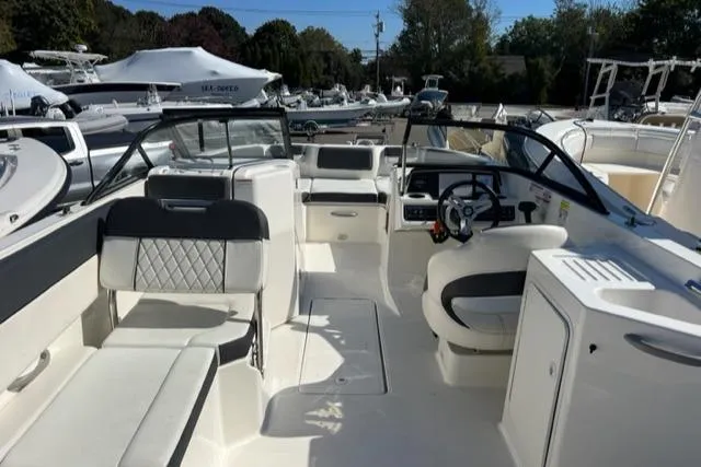 Slide: The Image of Bayliner DX 2200 2021 - 8