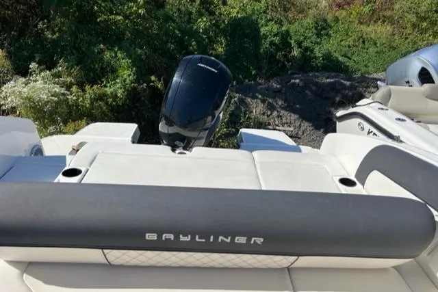 Slide: The Image of Bayliner DX 2200 2021 - 9