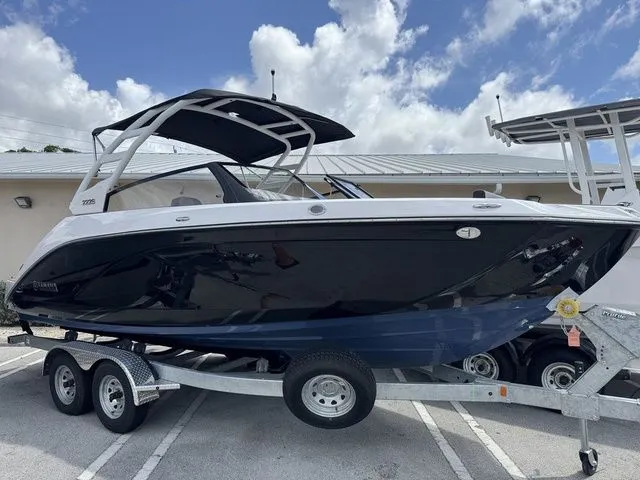 Slide: The Image of Yamaha 222S 2025 - 1