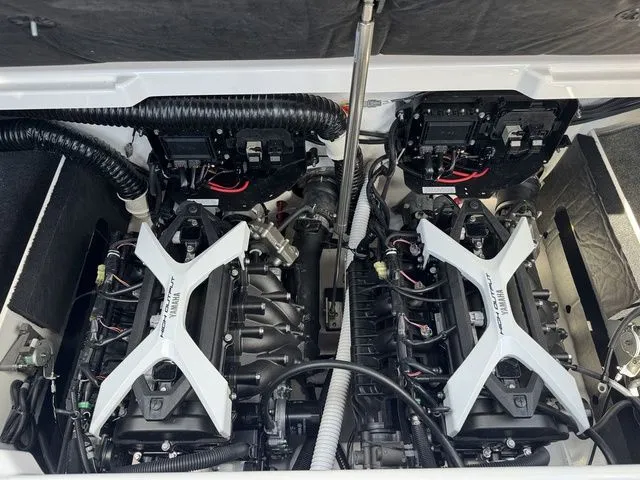 Slide: The Image of Yamaha 222S 2025 - 23