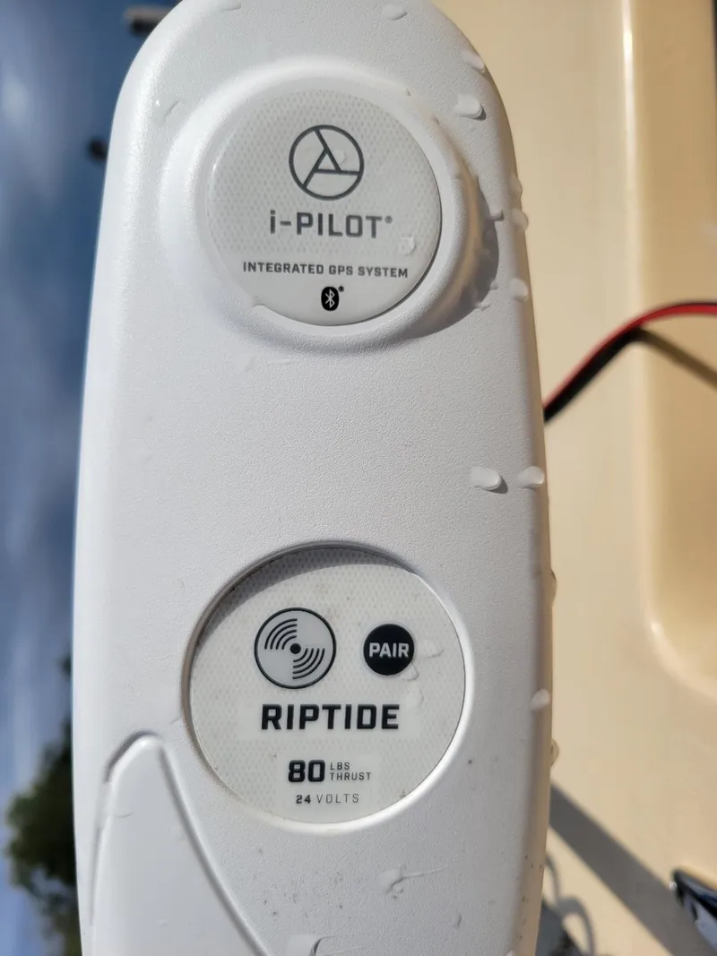 Slide: The Image of Close-up of i-Pilot integrated GPS system on KenCraft Duck Rider 2060 skiff. - 14