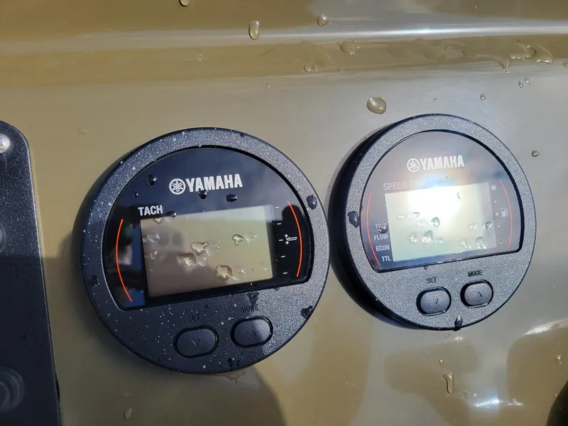 Slide: The Image of Yamaha gauges on KenCraft Duck Rider 2060 skiff, 2021 model, with water droplets. - 16