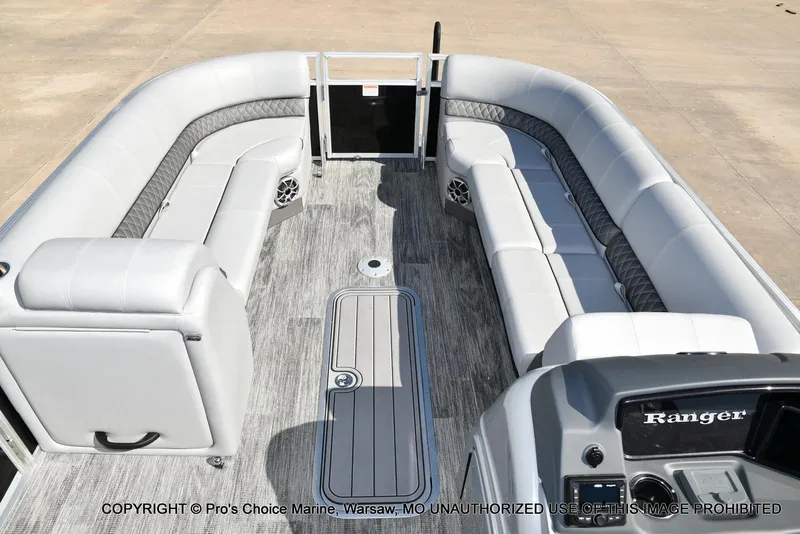 Slide: The Image of Ranger 243C Cruise w/250HP Mercury 4 Stroke 2025 - 51