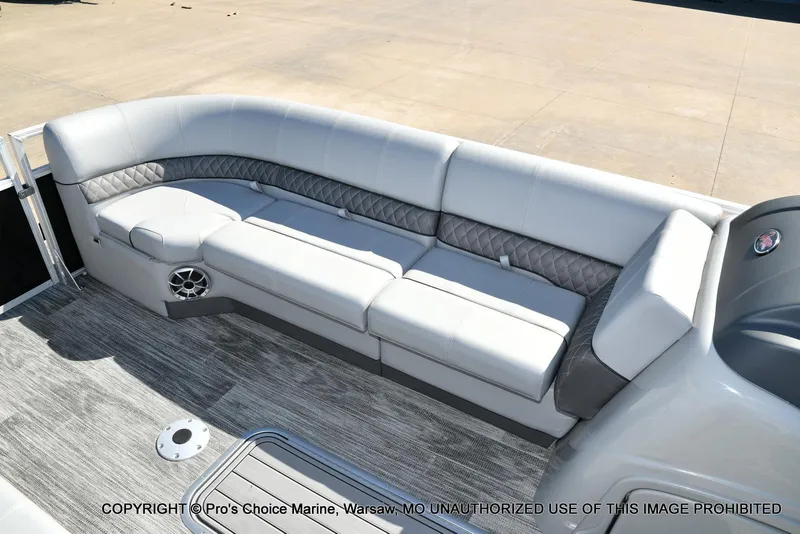 Slide: The Image of Ranger 243C Cruise w/250HP Mercury 4 Stroke 2025 - 52