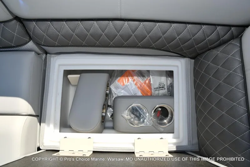 Slide: The Image of Ranger 243C Cruise w/250HP Mercury 4 Stroke 2025 - 53