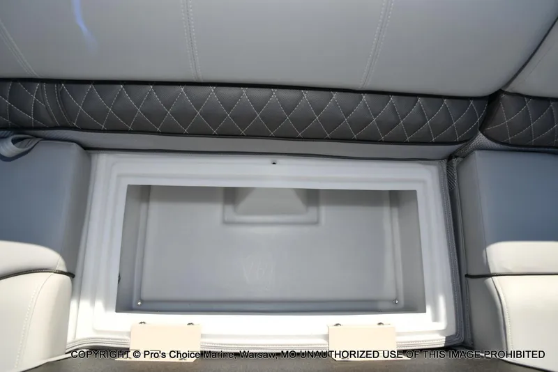 Slide: The Image of Ranger 243C Cruise w/250HP Mercury 4 Stroke 2025 - 54