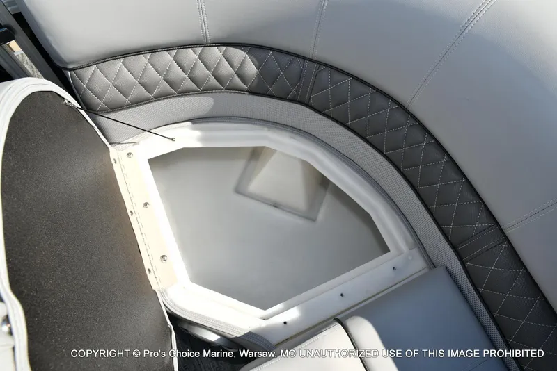 Slide: The Image of Ranger 243C Cruise w/250HP Mercury 4 Stroke 2025 - 55