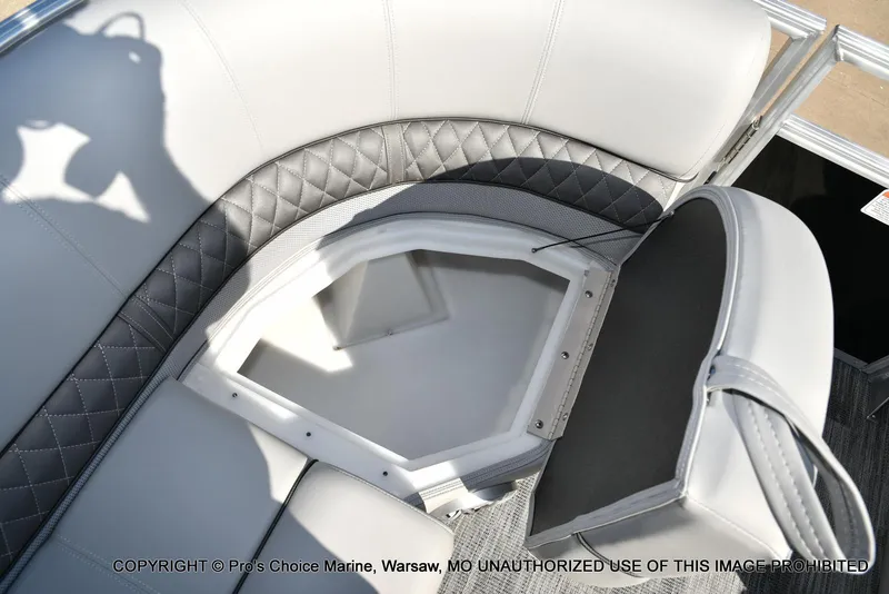 Slide: The Image of Ranger 243C Cruise w/250HP Mercury 4 Stroke 2025 - 57