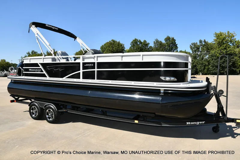 Slide: The Image of Ranger 243C Cruise w/250HP Mercury 4 Stroke 2025 - 62