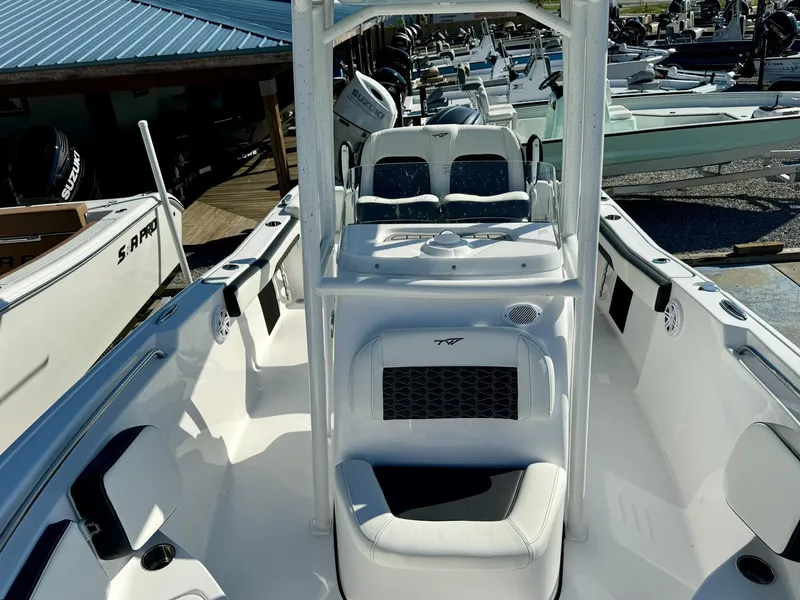 Slide: The Image of Tidewater 220 LXF 2025 - 8