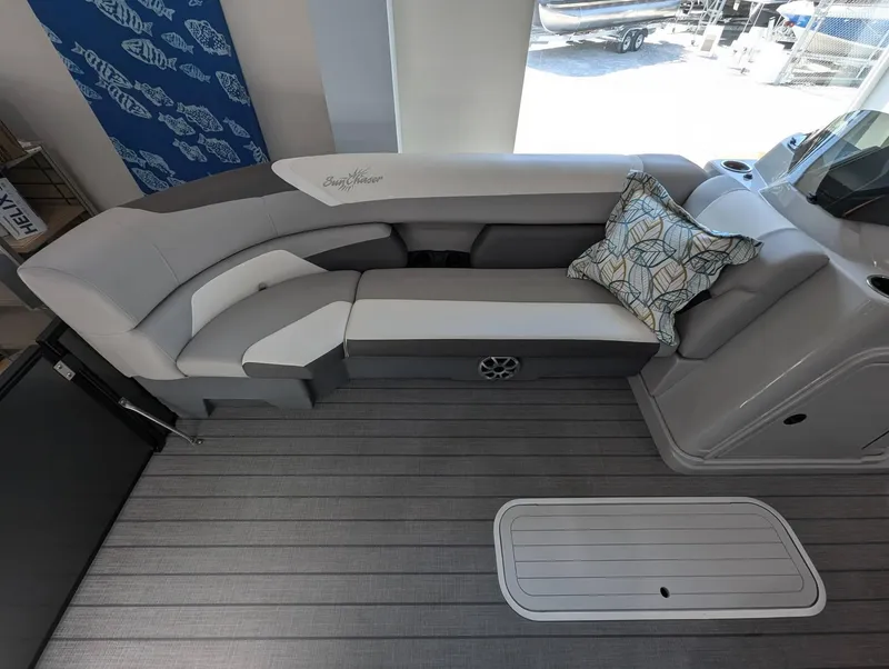 Slide: The Image of SunChaser Eclipse 25 SBX 2025 - 10