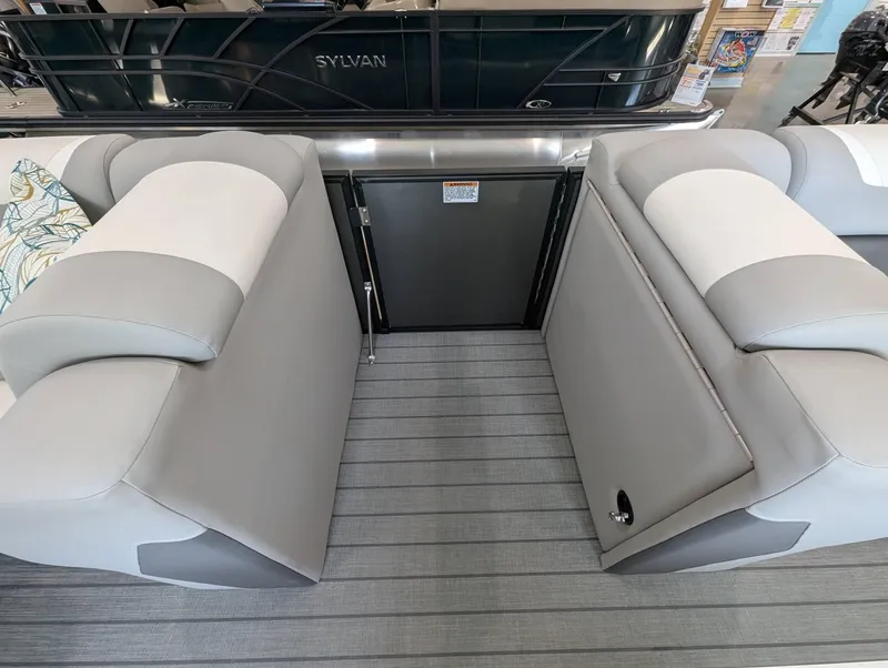 Slide: The Image of SunChaser Eclipse 25 SBX 2025 - 13