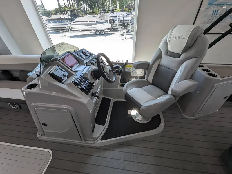 Slide: The Image of SunChaser Eclipse 25 SBX 2025 - 14