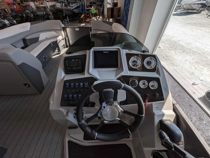 Slide: The Image of SunChaser Eclipse 25 SBX 2025 - 15