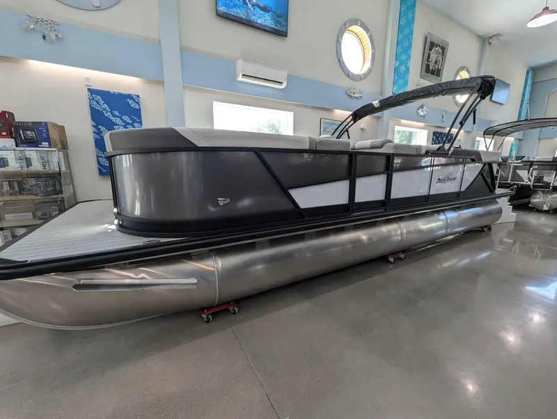 Slide: The Image of SunChaser Eclipse 25 SBX 2025 - 2