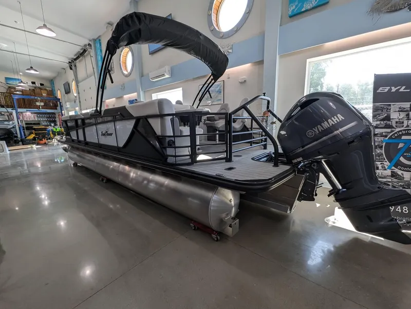 Slide: The Image of SunChaser Eclipse 25 SBX 2025 - 4