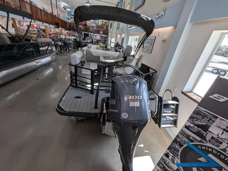 Slide: The Image of SunChaser Eclipse 25 SBX 2025 - 5