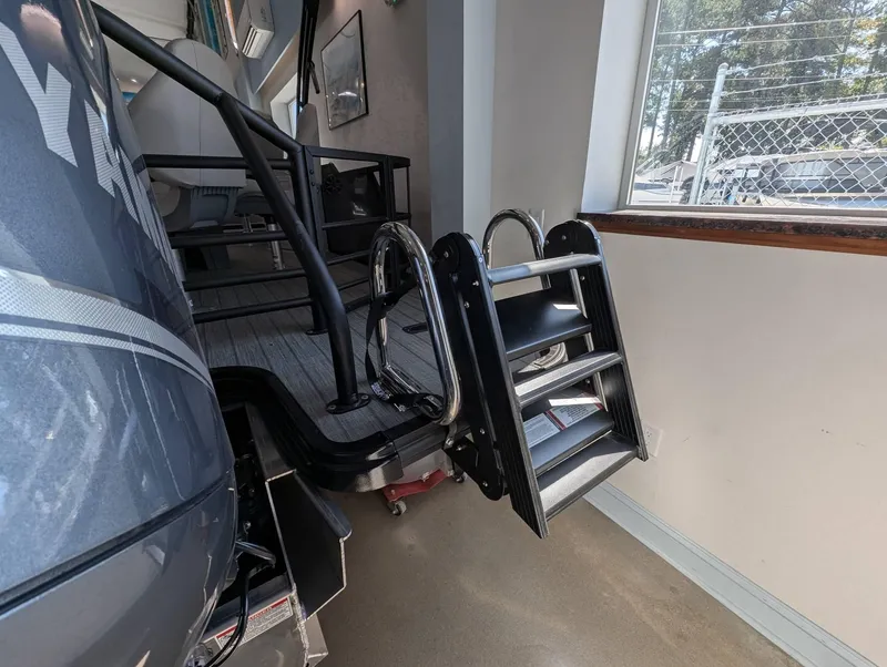 Slide: The Image of SunChaser Eclipse 25 SBX 2025 - 6