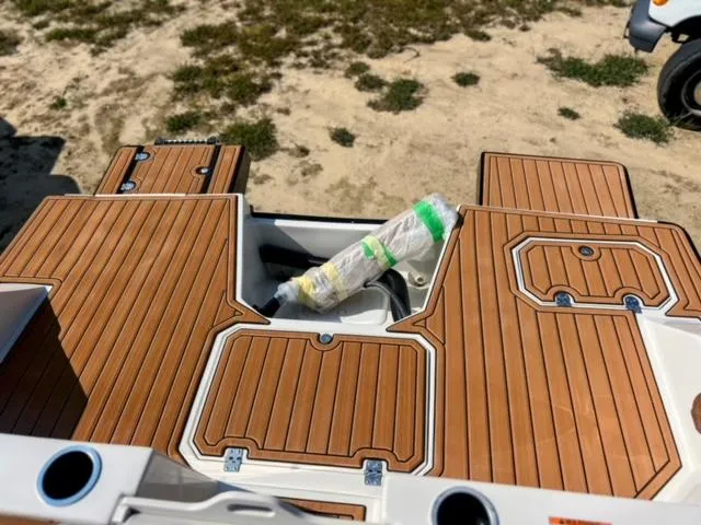 Slide: The Image of Starcraft SVX 230 OB 2025 - 11