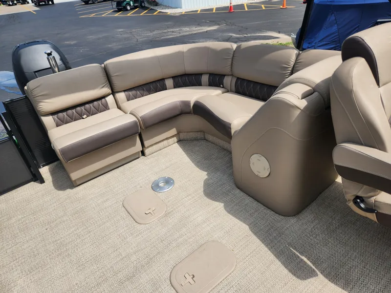 Slide: The Image of Bennington 28QSRFBX1 2018 - 12