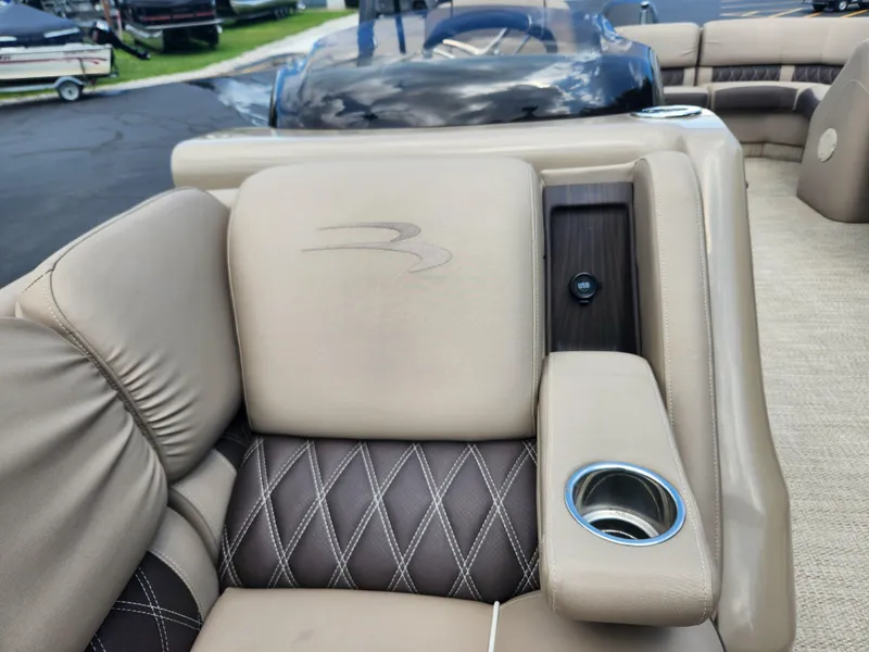 Slide: The Image of Bennington 28QSRFBX1 2018 - 14