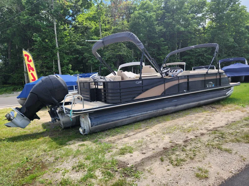 Slide: The Image of Bennington 28QSRFBX1 2018 - 18