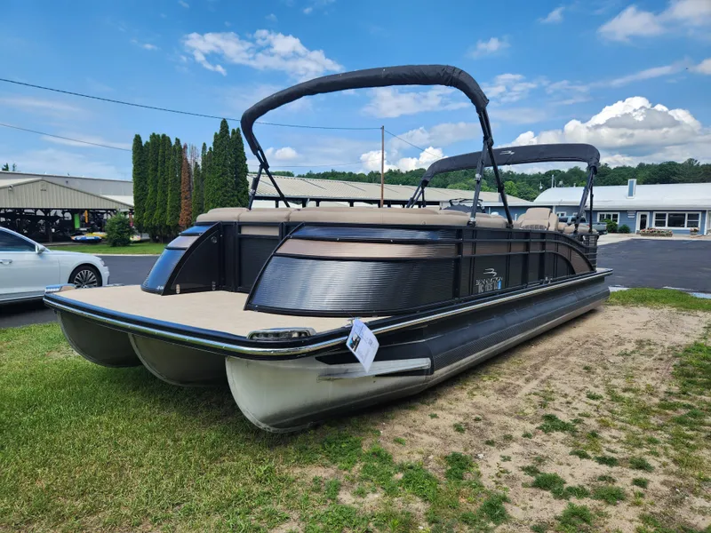 Slide: The Image of Bennington 28QSRFBX1 2018 - 22