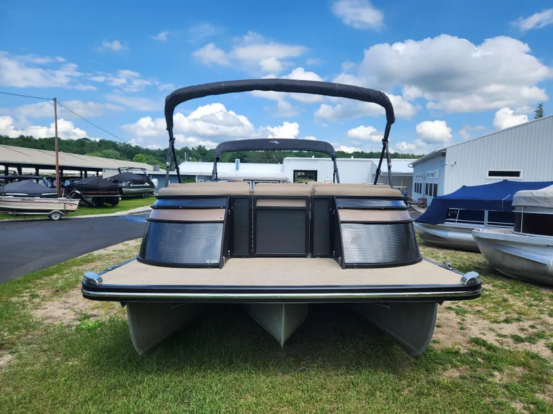 Slide: The Image of Bennington 28QSRFBX1 2018 - 23